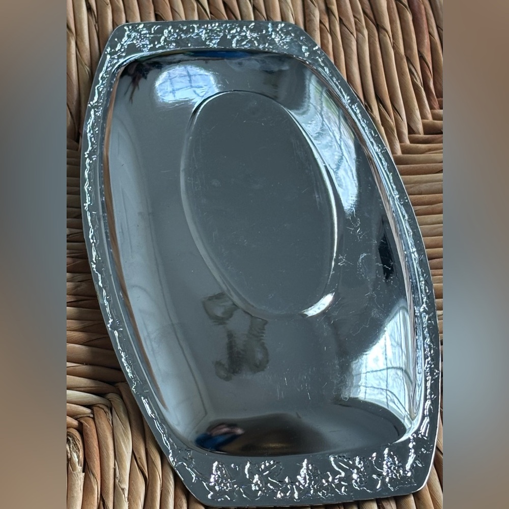 Vintage Etched Embossed Silver-Plated Aluminium Bread Tray Floral Grape Pattern - Picture 7 of 8